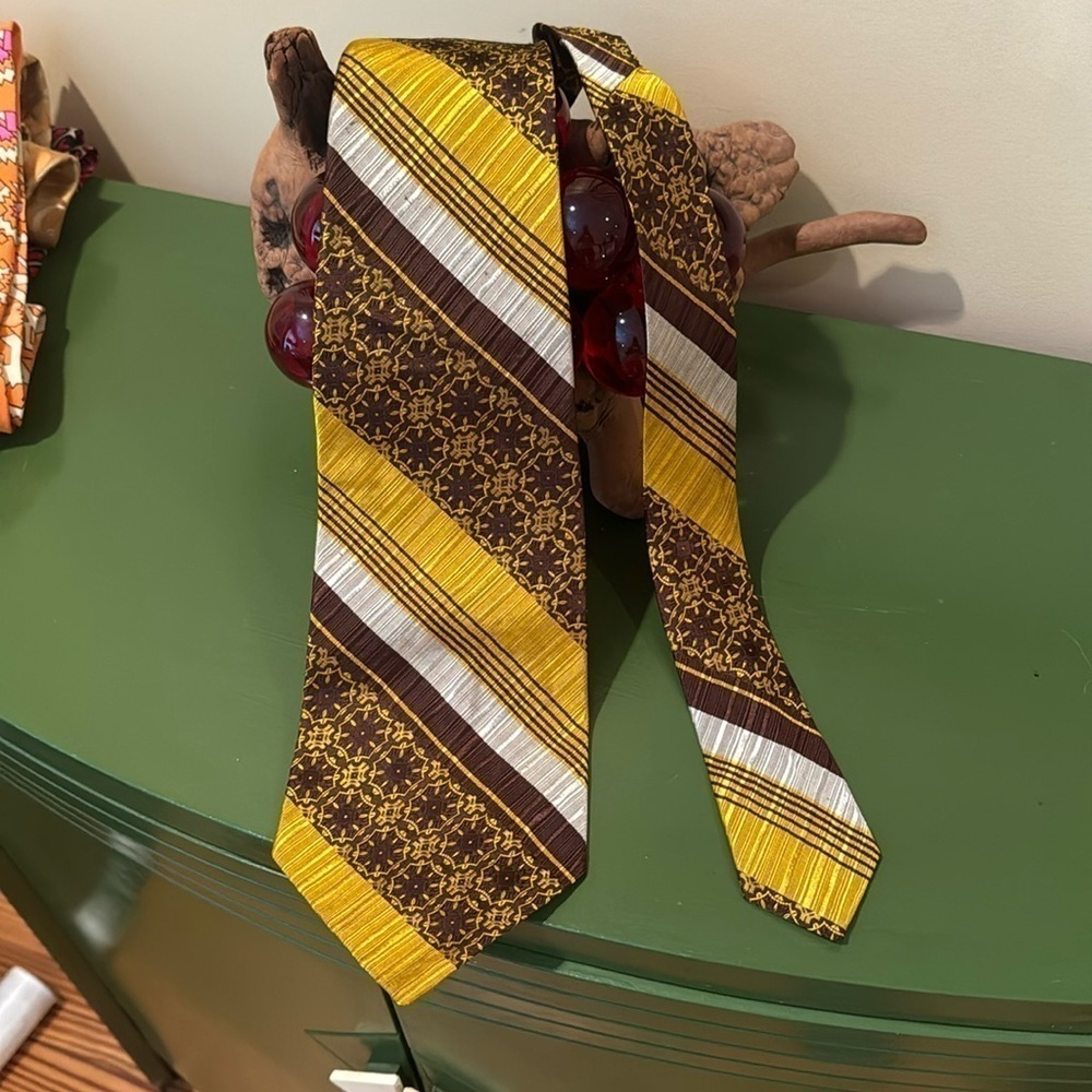 Wembley Vintage Brown Gold White Silk Tie